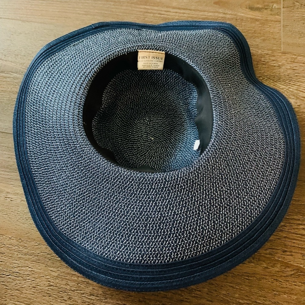 First Issue Sun hat - Picture 9 of 9